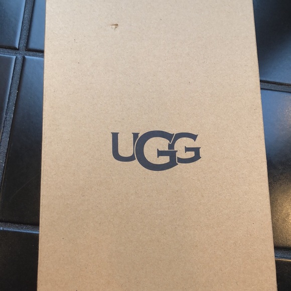 UGGS - Picture 9 of 11